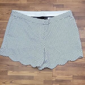 Cynthia Rowley Scalloped Hemmed Shorts Size 10